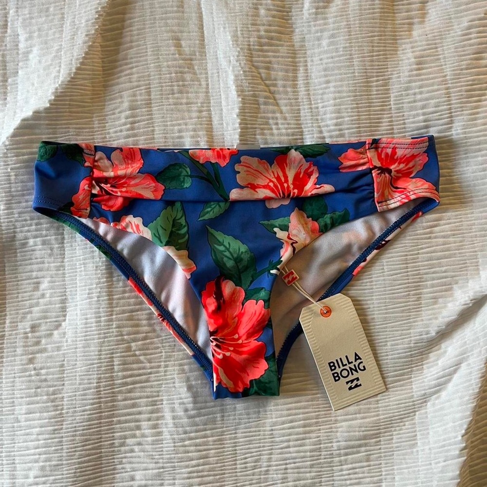 NWT BillaBong Swim Bottoms // Bikini